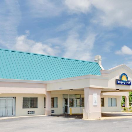 Days Inn By Wyndham Chester Esterno foto