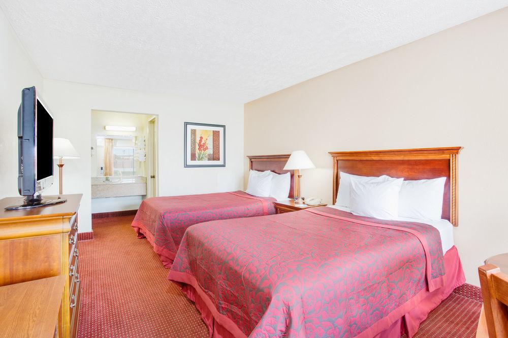 Days Inn By Wyndham Chester Esterno foto