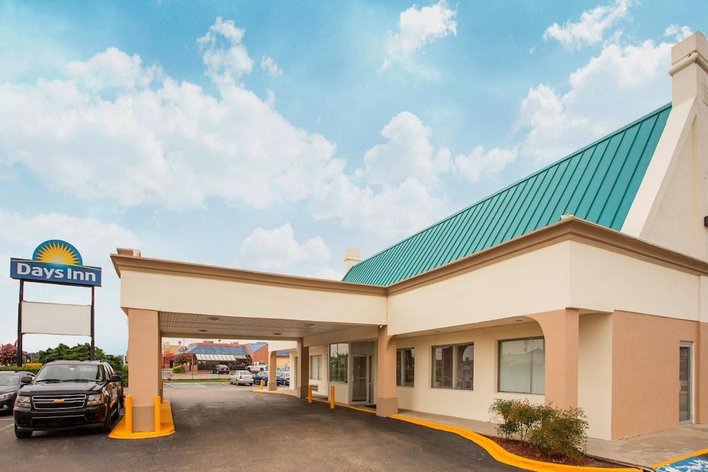Days Inn By Wyndham Chester Esterno foto