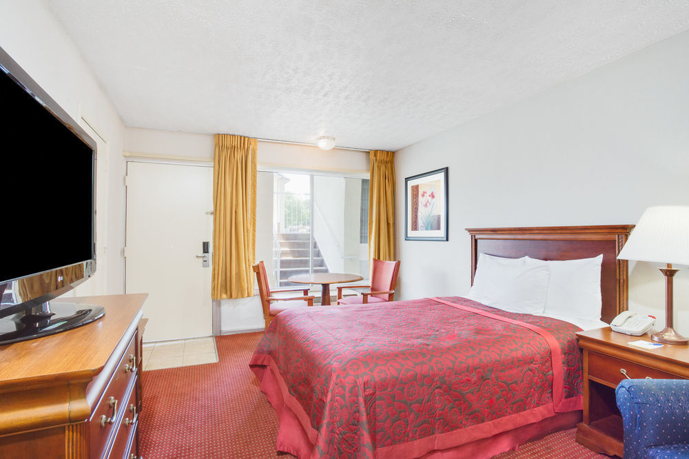 Days Inn By Wyndham Chester Esterno foto