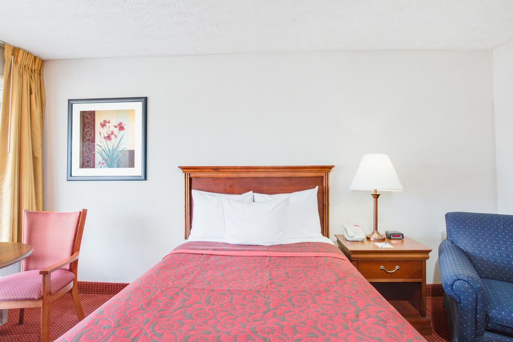 Days Inn By Wyndham Chester Esterno foto