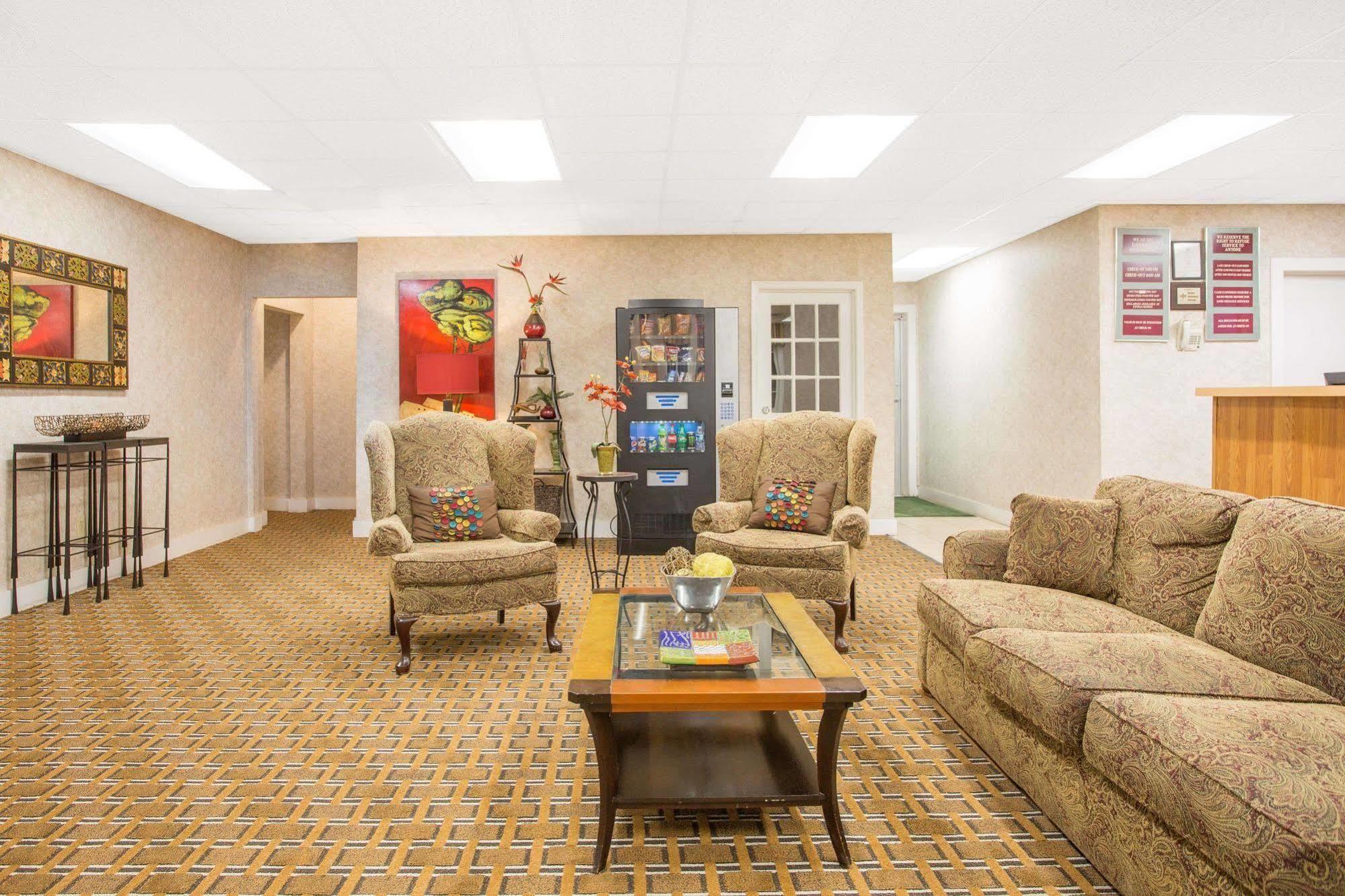 Days Inn By Wyndham Chester Esterno foto