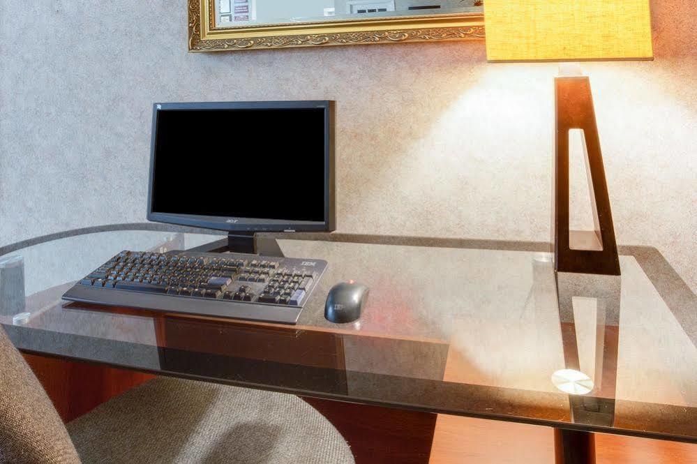 Days Inn By Wyndham Chester Esterno foto