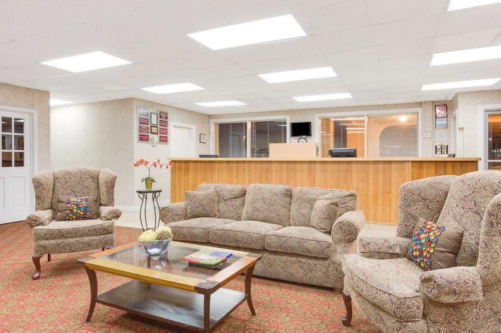 Days Inn By Wyndham Chester Esterno foto