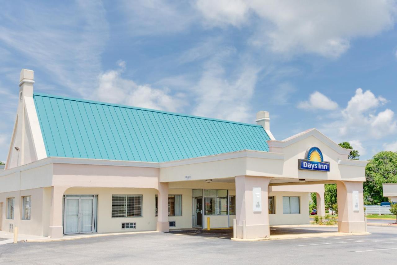 Days Inn By Wyndham Chester Esterno foto