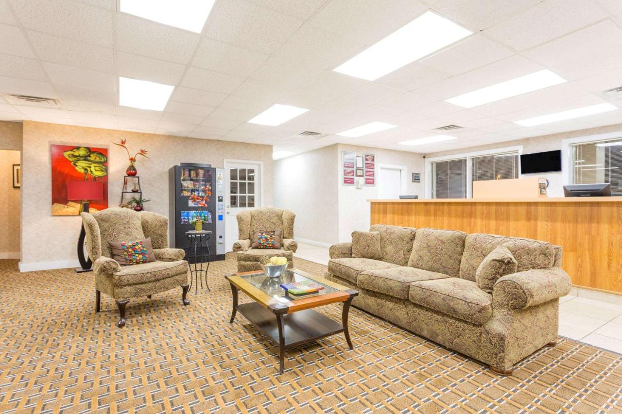 Days Inn By Wyndham Chester Esterno foto